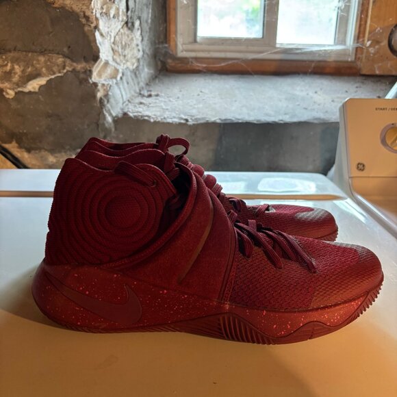 Nike Kyrie 2 Red Velvet - Picture 5 of 6
